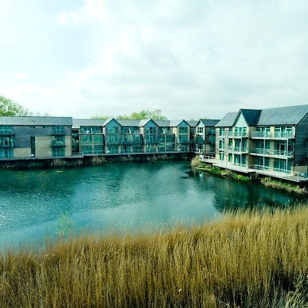 De Vere Cotswold Water Park Apartments Cirencester Esterno foto