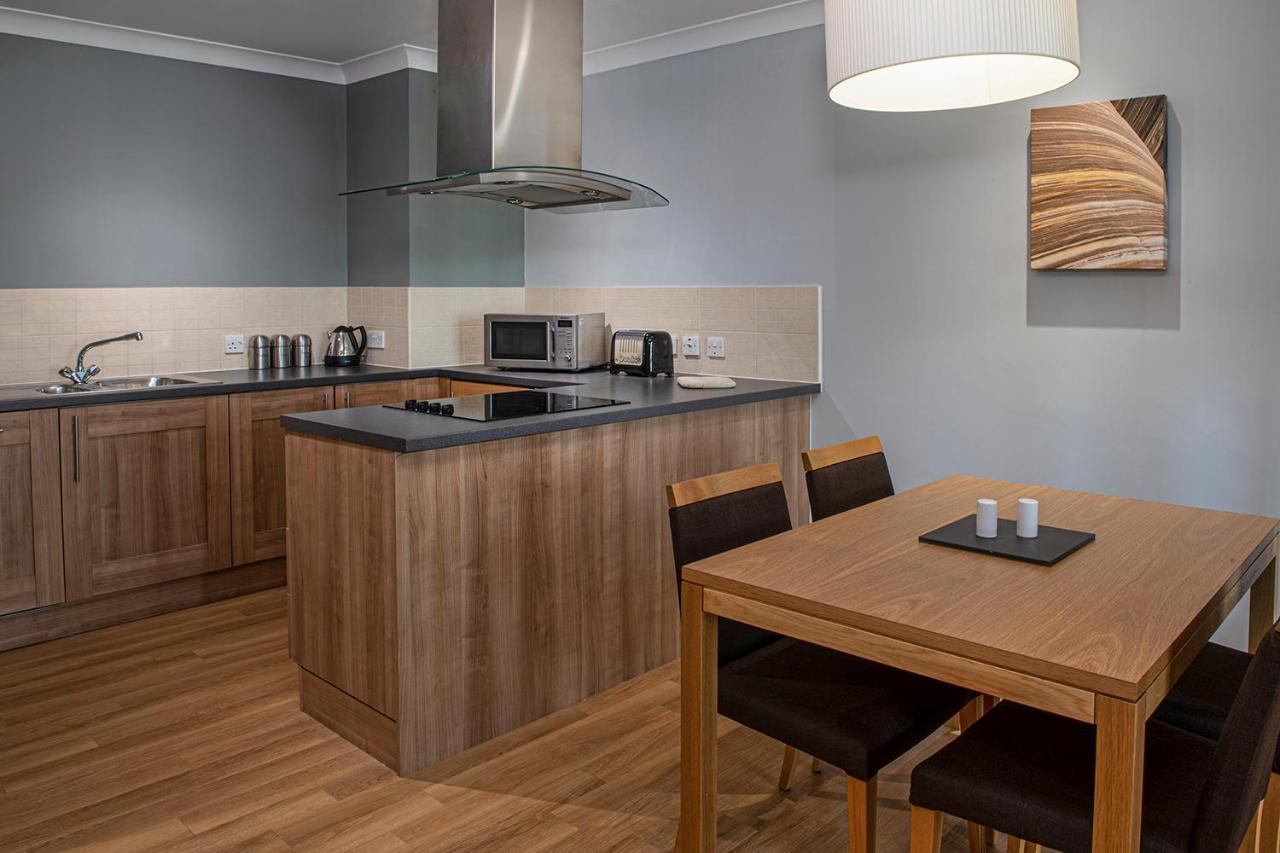 De Vere Cotswold Water Park Apartments Cirencester Esterno foto
