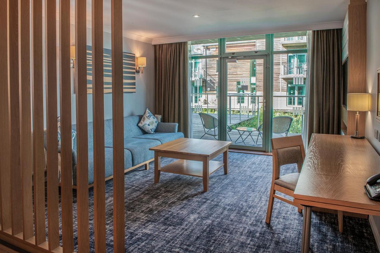 De Vere Cotswold Water Park Apartments Cirencester Esterno foto
