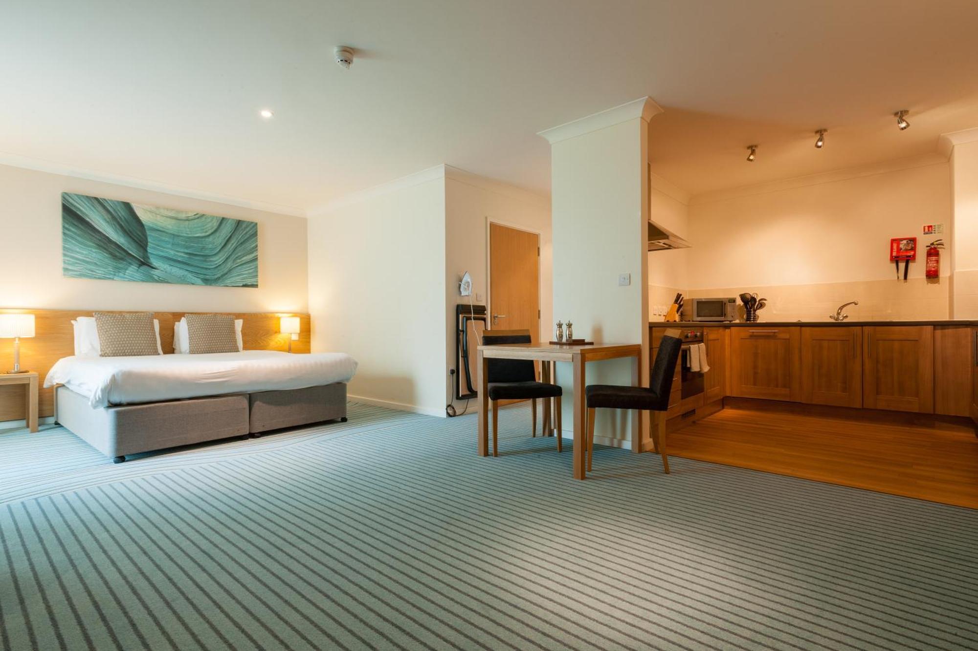 De Vere Cotswold Water Park Apartments Cirencester Esterno foto
