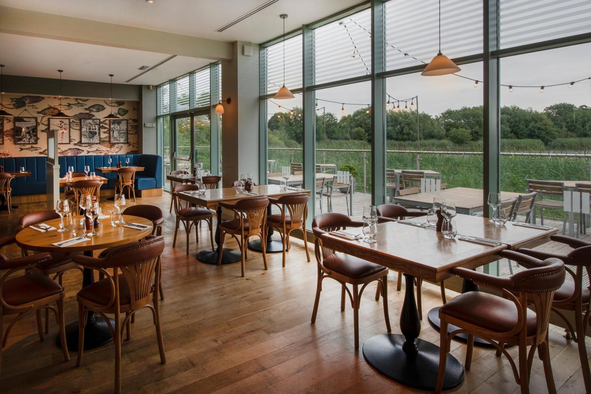 De Vere Cotswold Water Park Apartments Cirencester Esterno foto