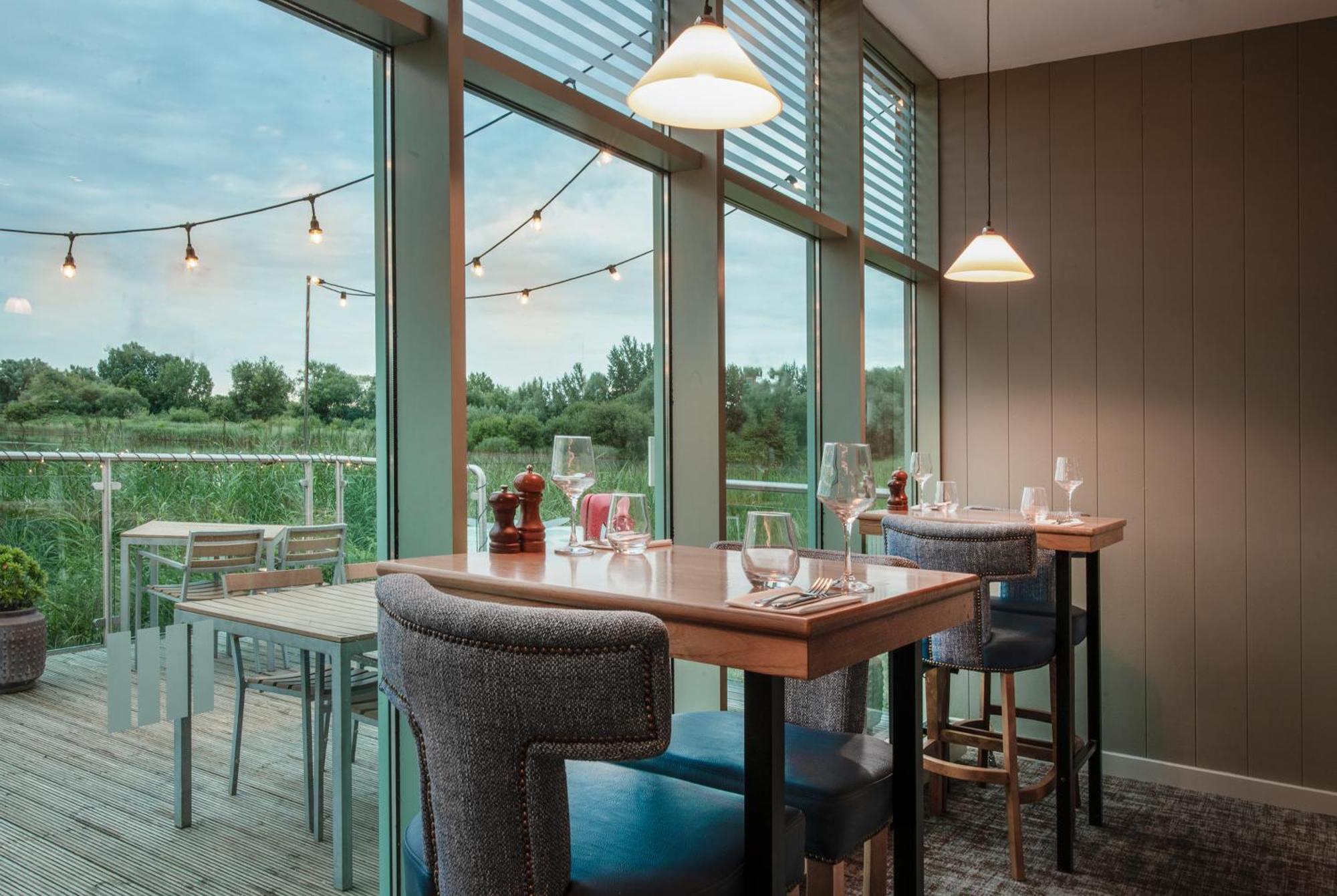 De Vere Cotswold Water Park Apartments Cirencester Esterno foto