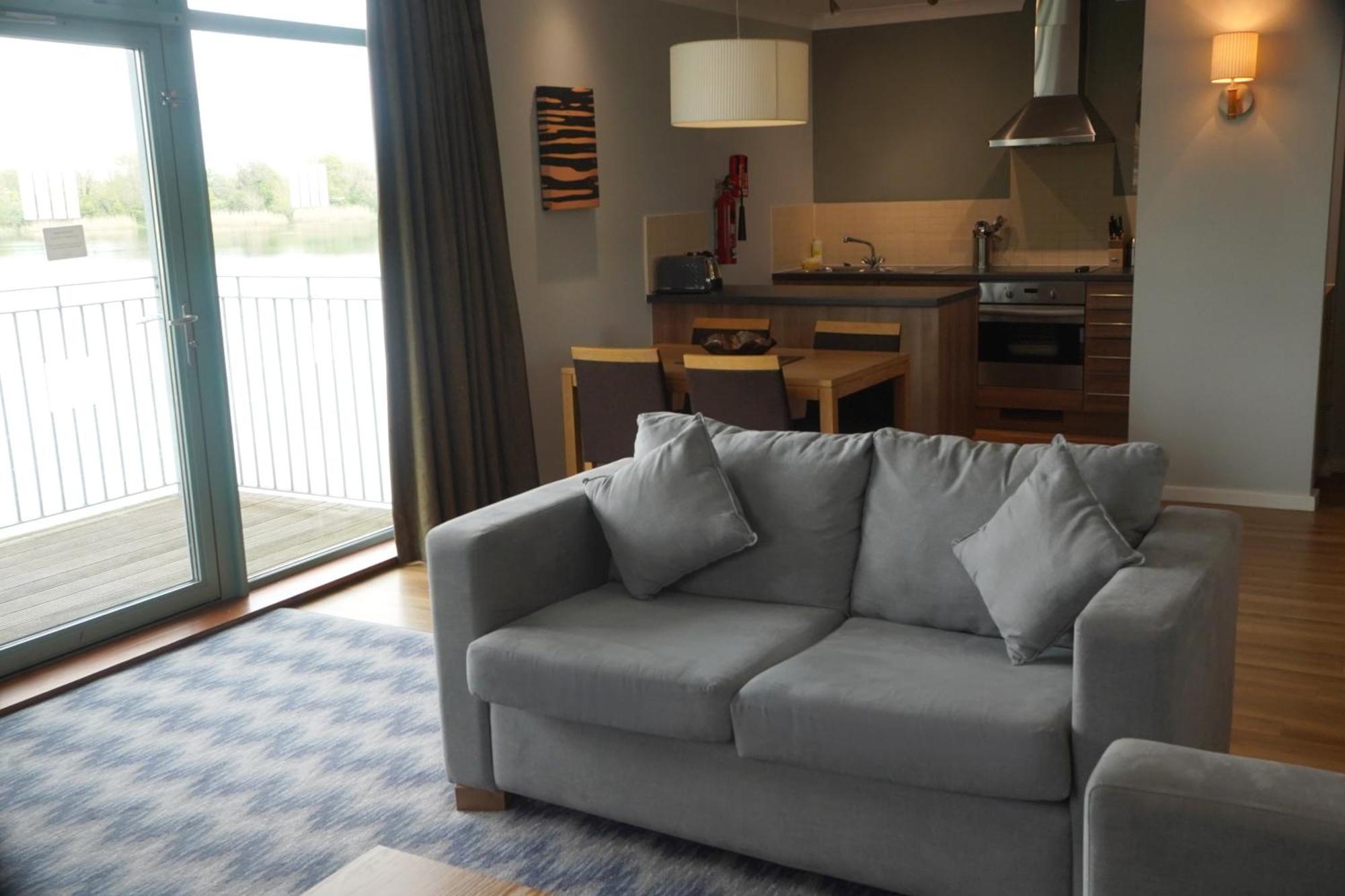 De Vere Cotswold Water Park Apartments Cirencester Esterno foto