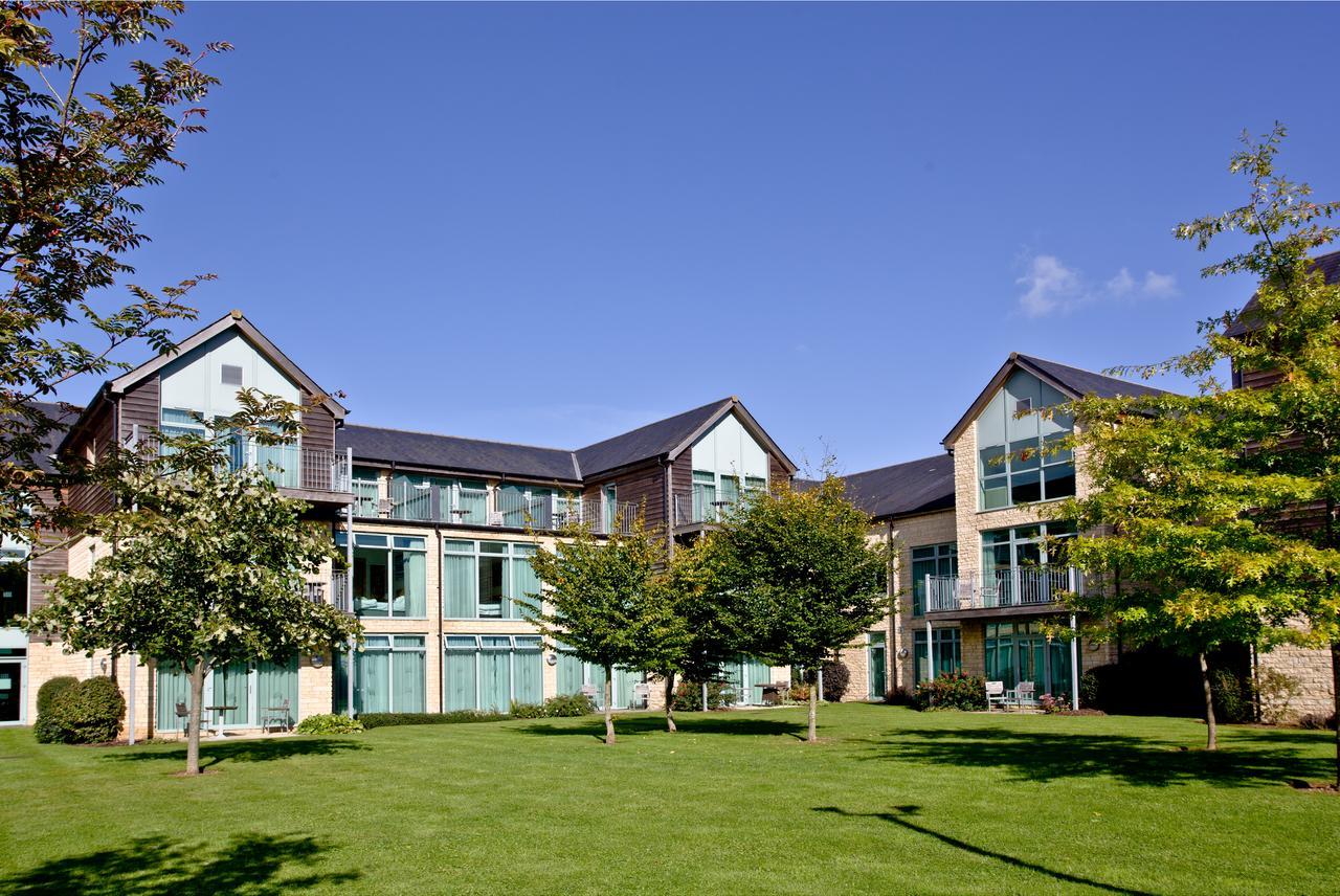 De Vere Cotswold Water Park Apartments Cirencester Esterno foto